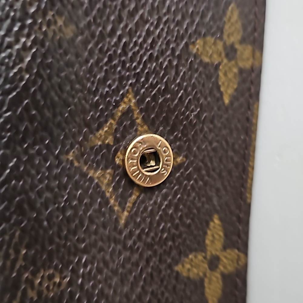 Louis Vuitton 6 Key Holder Monogram *Authentic* - Picture 9 of 17